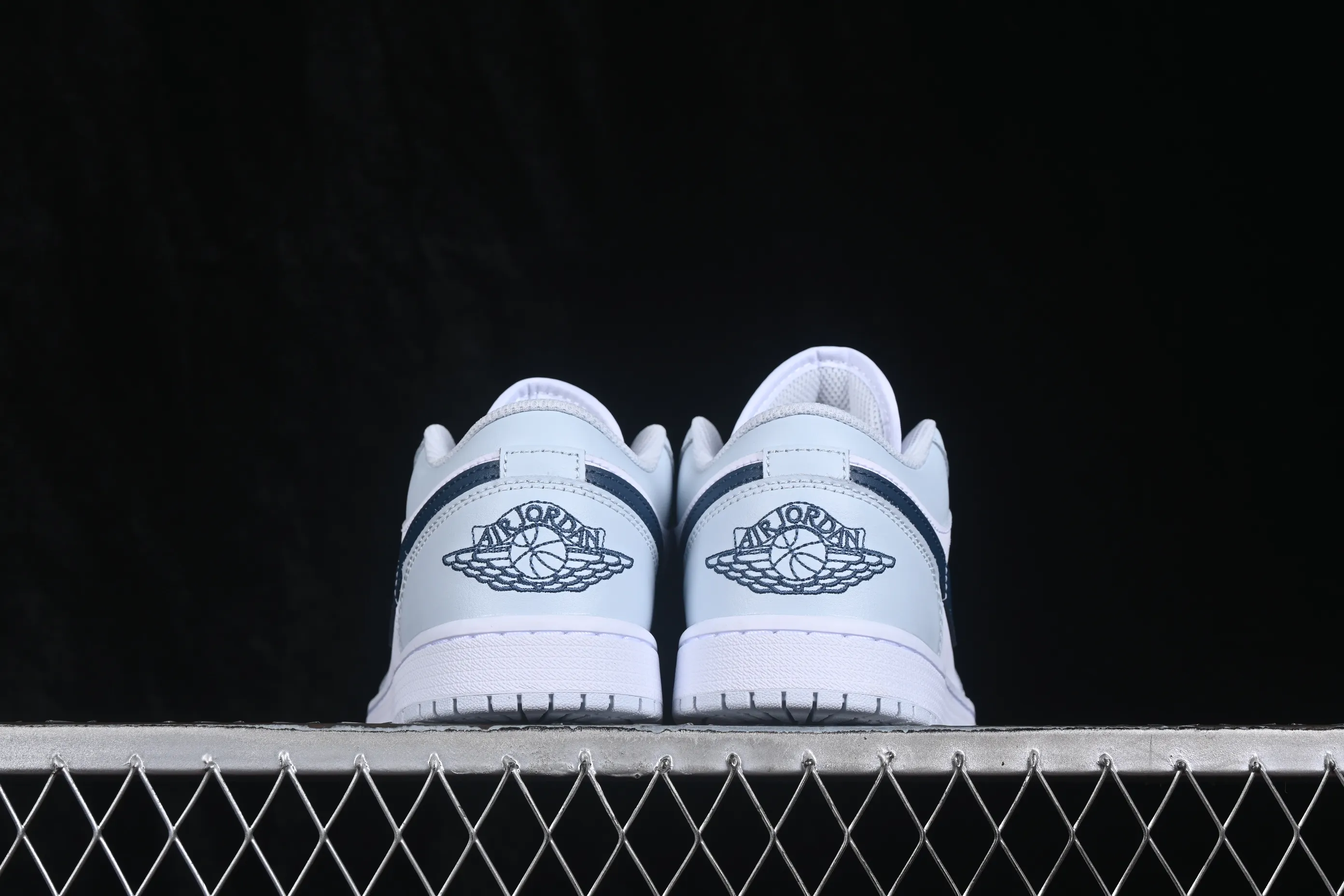 All categories Air Jordan Jordan series basketball shoes Air Jordan 1 Low G version pure original Air Jordan 1 Low AJ1 Joe 1 white gray blue hook low-top retro culture basketball shoes 553558-400